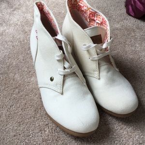 White jean Wedges